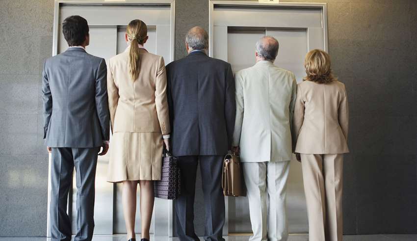 img empty - نحوه ایستادن در آسانسور