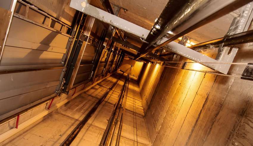 img empty - نجات دلهره‌آور شش شهروند از کابین آسانسور