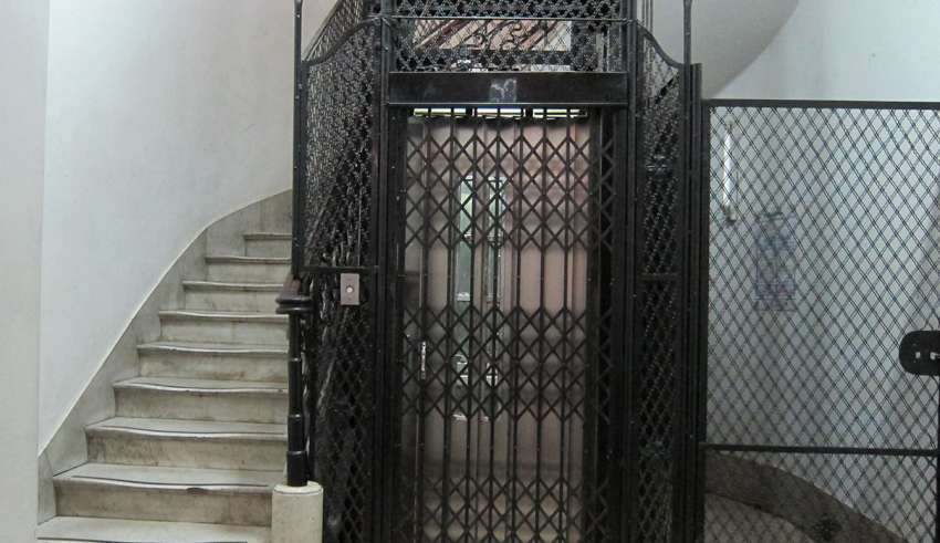 img empty - وین هنوز به آسانسورهای قدیمی خود محتاج است